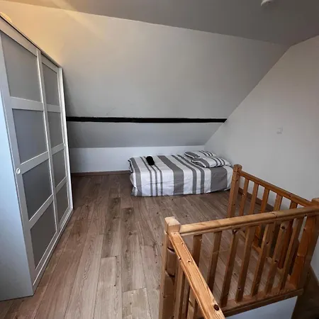 Townhouse 4 Bedrooms 4 Double Beds Сasa de vacaciones Anzin